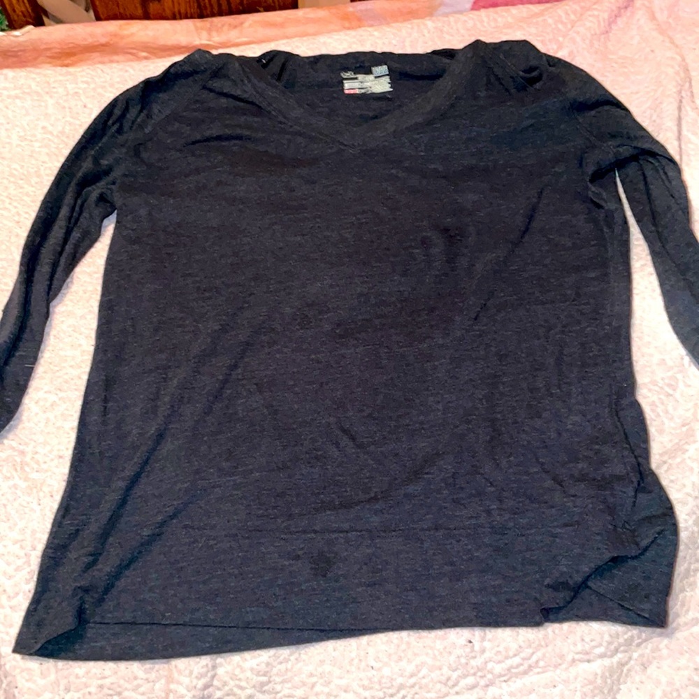 Athletic long sleeve t-shirt w hood